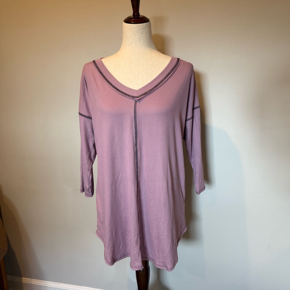 P & Rose Ribbed V-Neck
Top - Picture 4 of 7